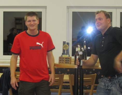 TuS Asbach OPEN Sieger 2011 Team : Et rumpelt im Karton
