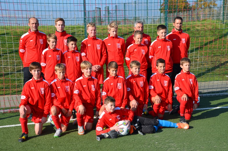 SILVERFLEX spendet Trainingsanzüge
