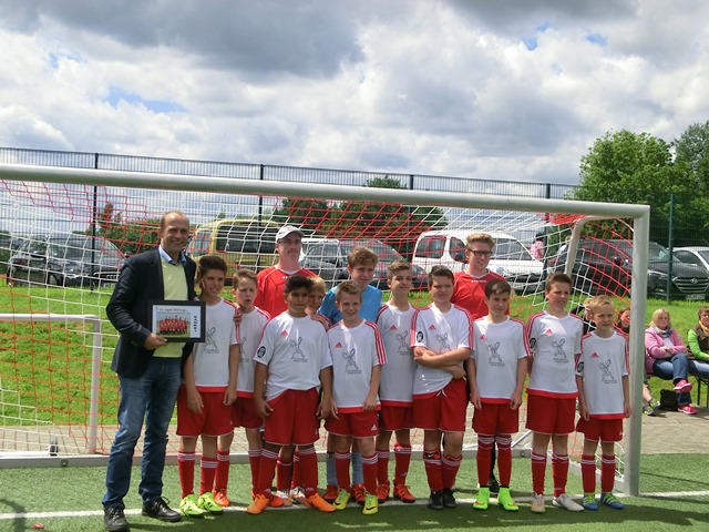 Die Mannschaft mit Sponsor
