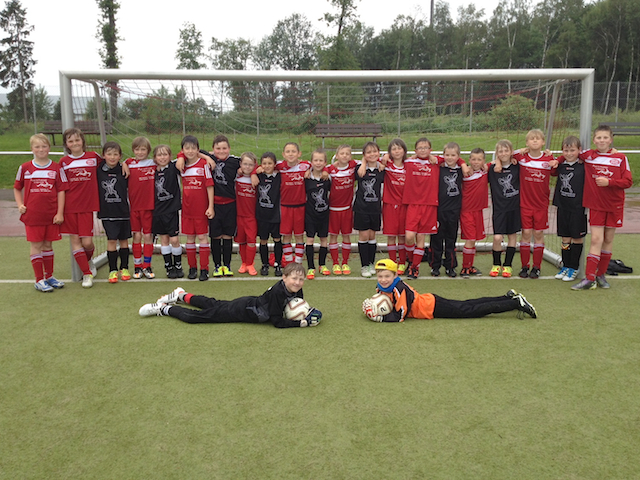TuS Asbach E2 (rot) und F1 (schwarz) Saison 2011/12
