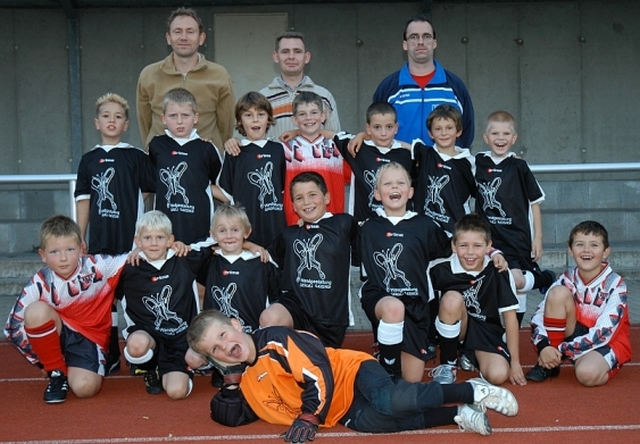 Das Team im neuen Outfit (Sponsor: Sergej Reisvich)
