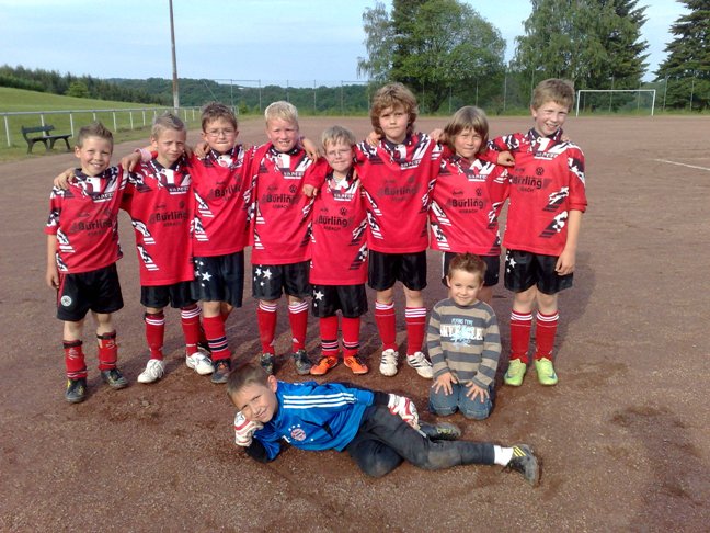 Das Team vom 20.05., wegen Asche in alten Trikots
